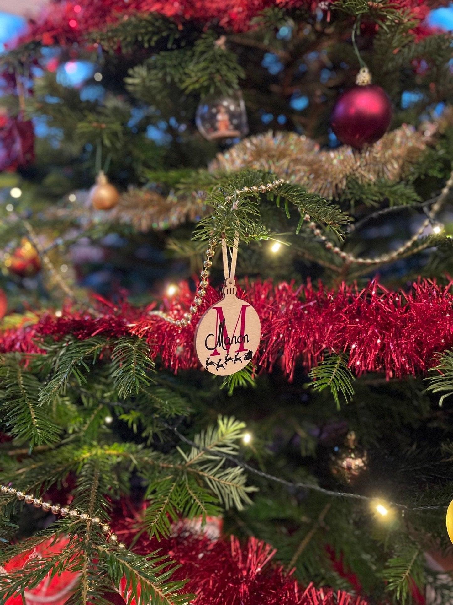 Boule plate en bois de Noël personnalisée pour décorer le sapin de Noël - LaBoxaMalice